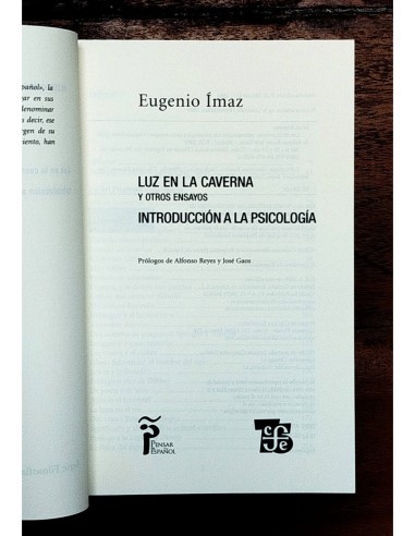 LUZ EN LA CAVERNA Y OTROS ENSAYOS: INTRODUCCIÓN A LA PSICOLOGÍA