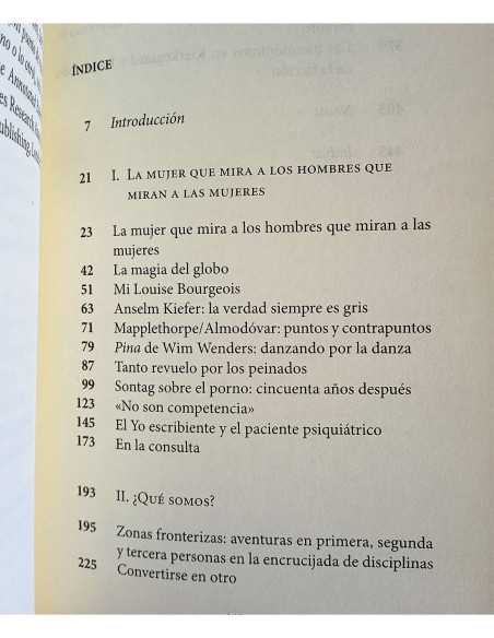 LA MUJER QUE MIRA A LOS HOMBRES QUE MIRAN A LAS MUJERES: ENSAYOS SOBRE FEMINISMO, ARTE Y CIENCIA